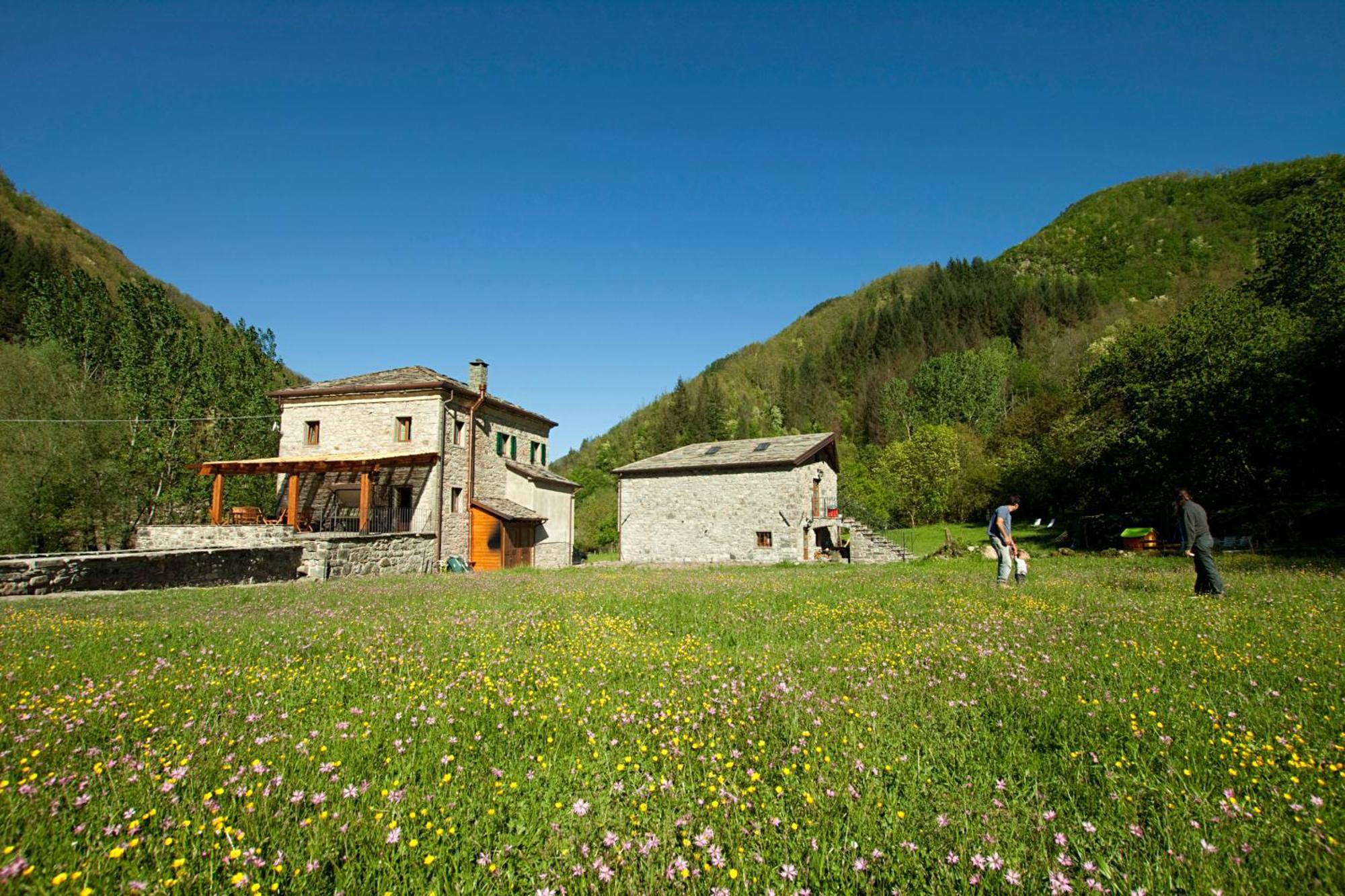 Mulino Marghen - Restored Watermill - Accomodation And Retreat Center Zeri Exterior photo
